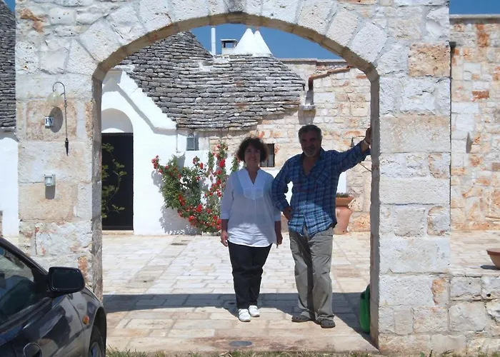 לינה וארוחת בוקר Fontana Vecchia 4*